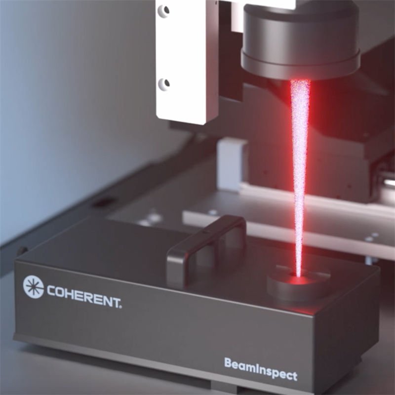 Coherent fiber laser cutter focusing a laser beam