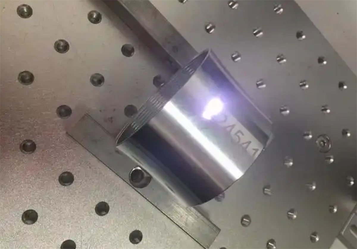 Fiber laser marking a cylindrical metal part